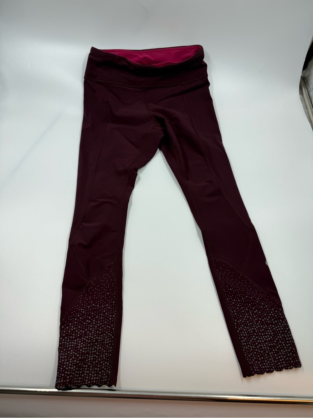 Lululemon Tight Stuff Tight Leggings Size 4 Reflective Dot Detail & Scallop Hem